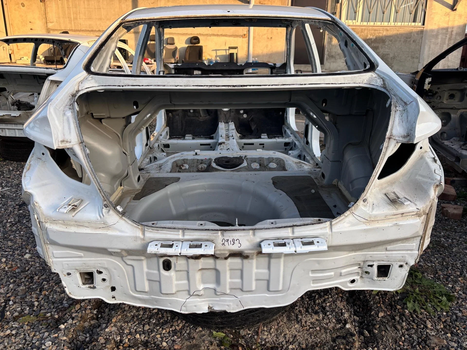Задняя рамка кузова Hyundai Solaris 1 691004L001 - изображение 1