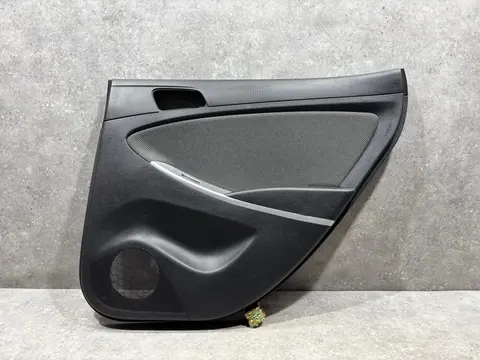 Обшивка двери задней правой Hyundai Solaris 1