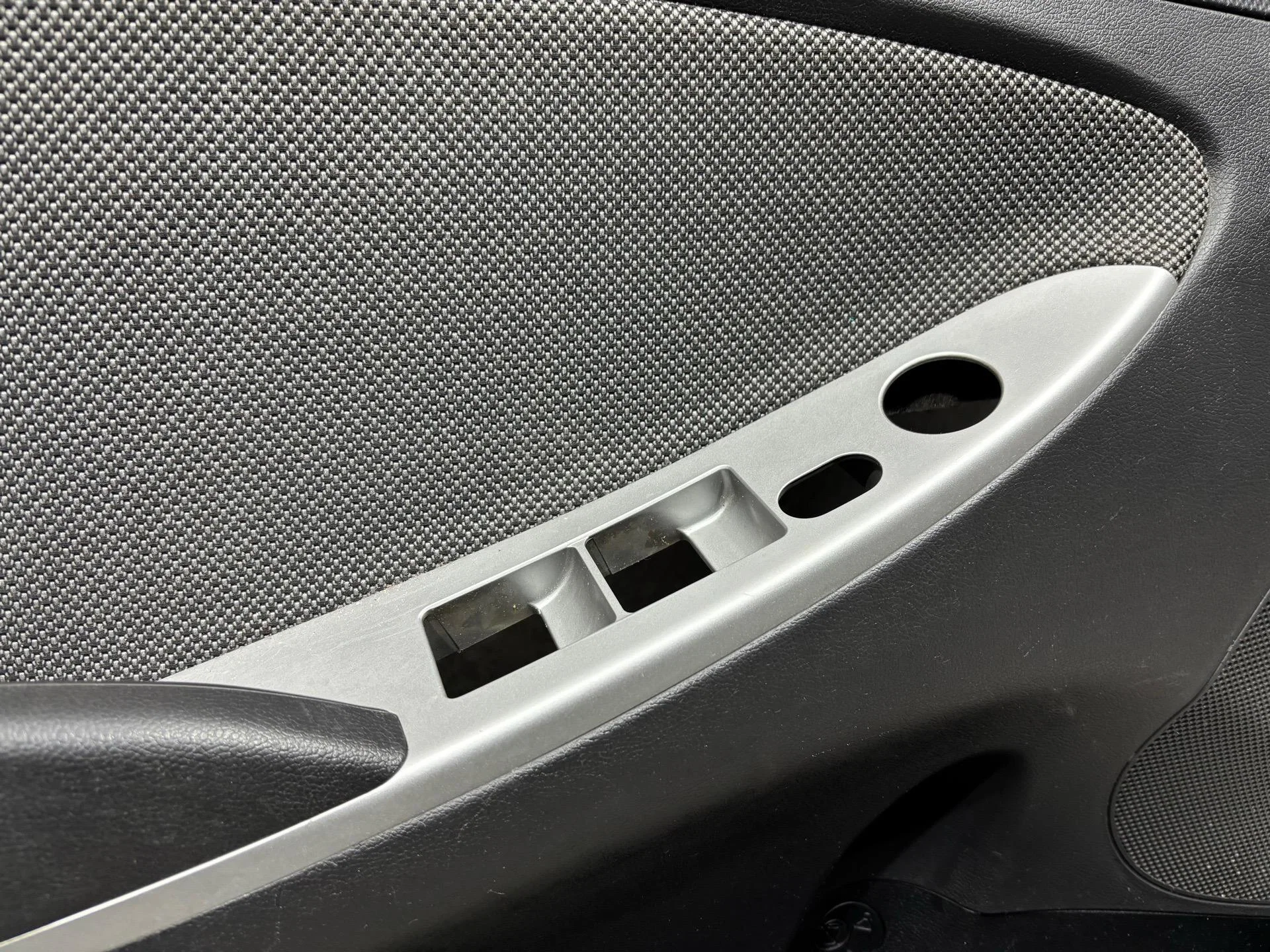 Обшивка двери передней левой Hyundai Solaris 1 - миниатюра 5