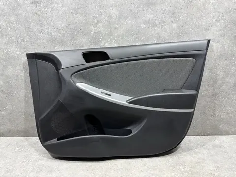 Обшивка двери передней правой Hyundai Solaris 1