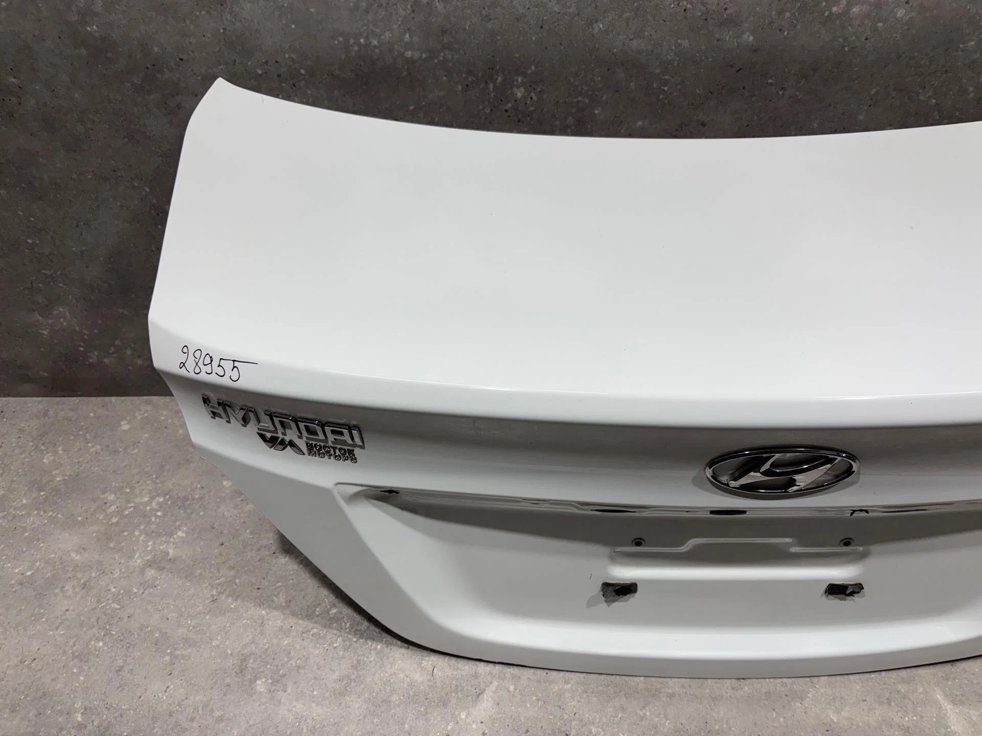 Крышка багажника Hyundai Solaris 1 (2010 - 2014) - миниатюра 4