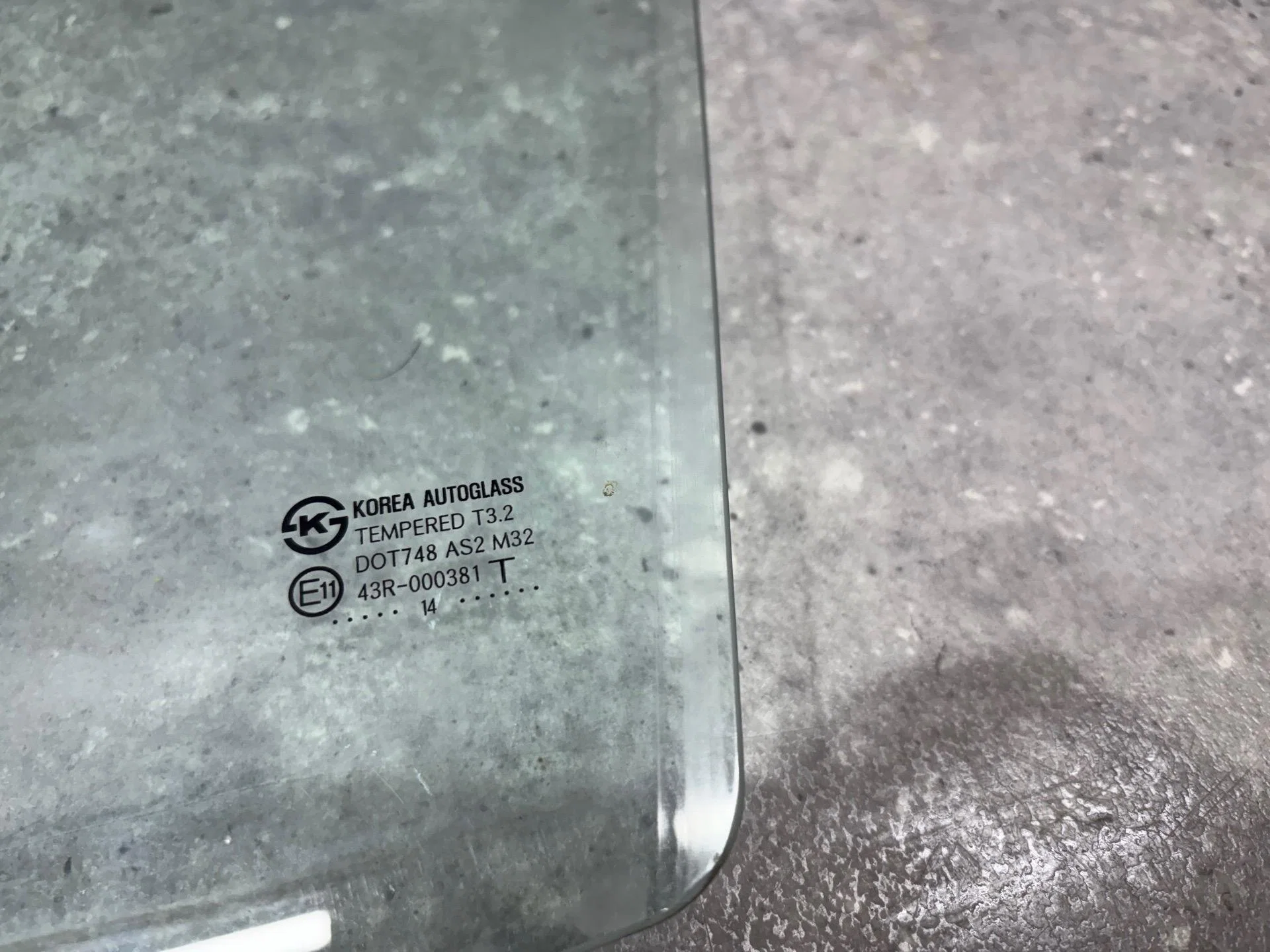 Стекло двери передней левой Hyundai Solaris 1 - миниатюра 3