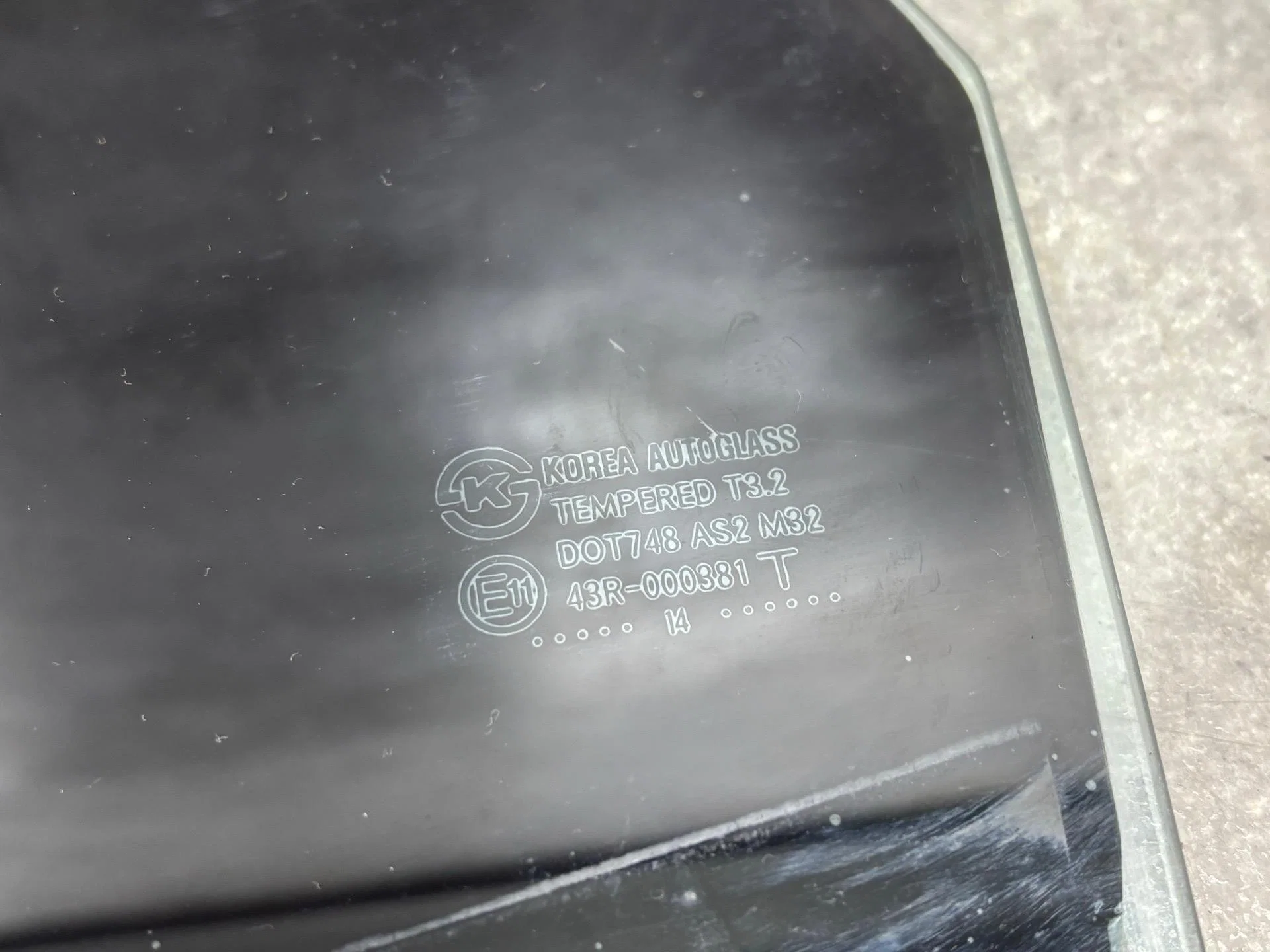 Стекло двери задней левой Hyundai Solaris 1 - миниатюра 2