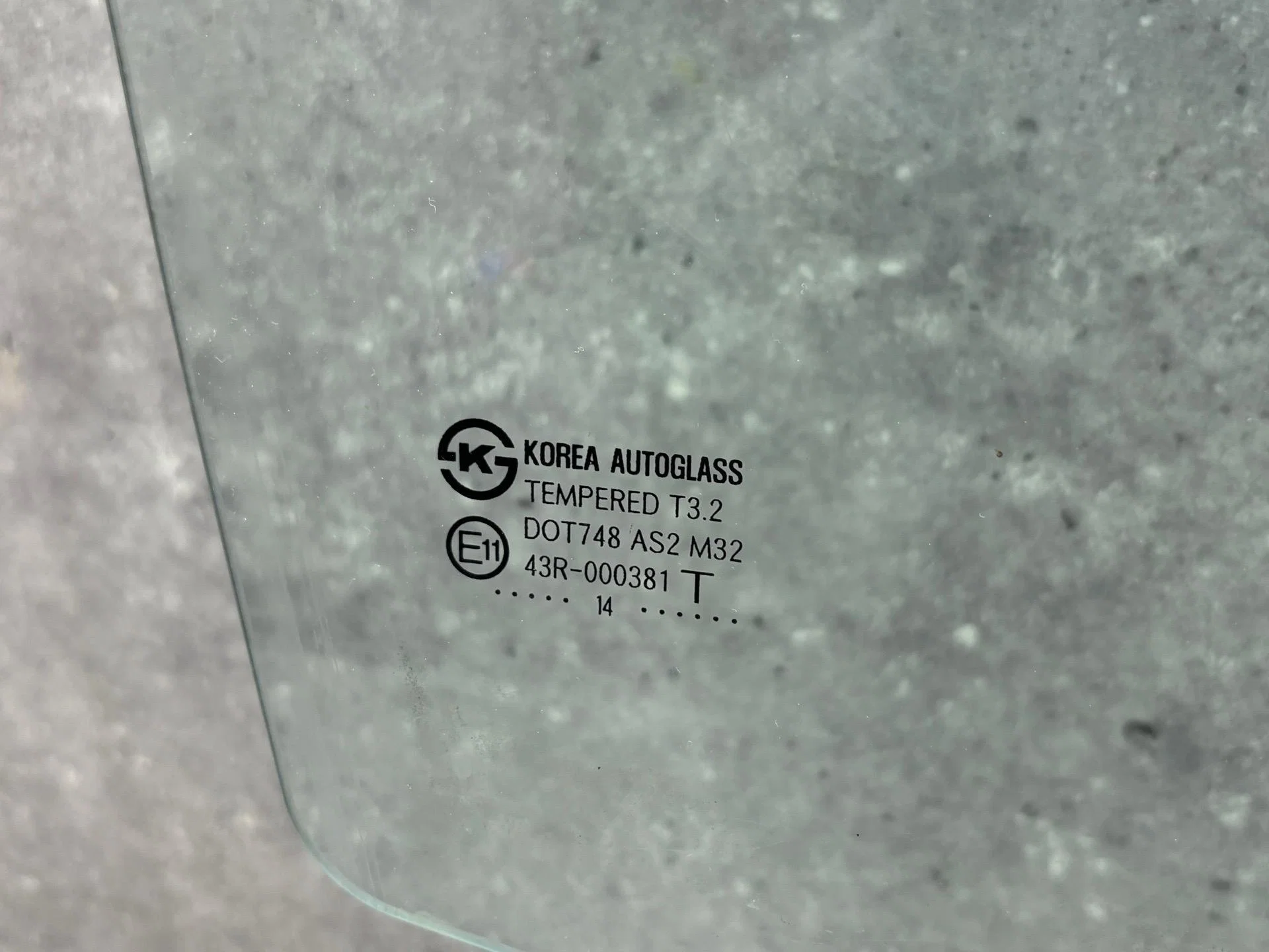 Стекло двери передней правой Hyundai Solaris 1 - миниатюра 2