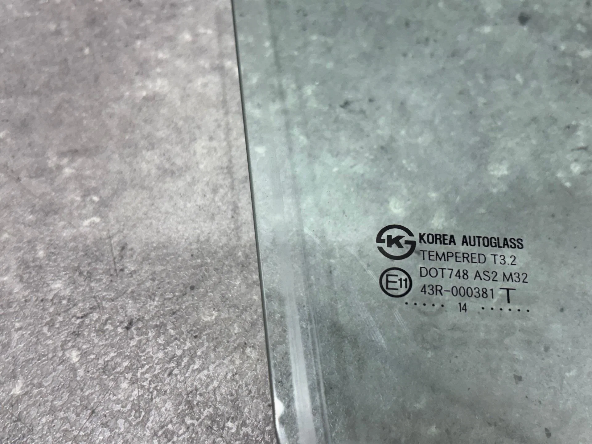 Стекло двери передней правой Hyundai Solaris 1 - миниатюра 3