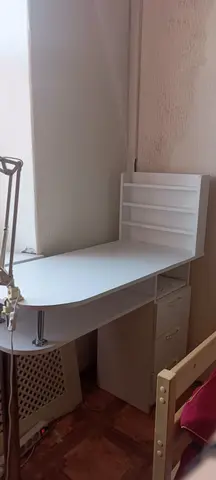 Маникюрный стол