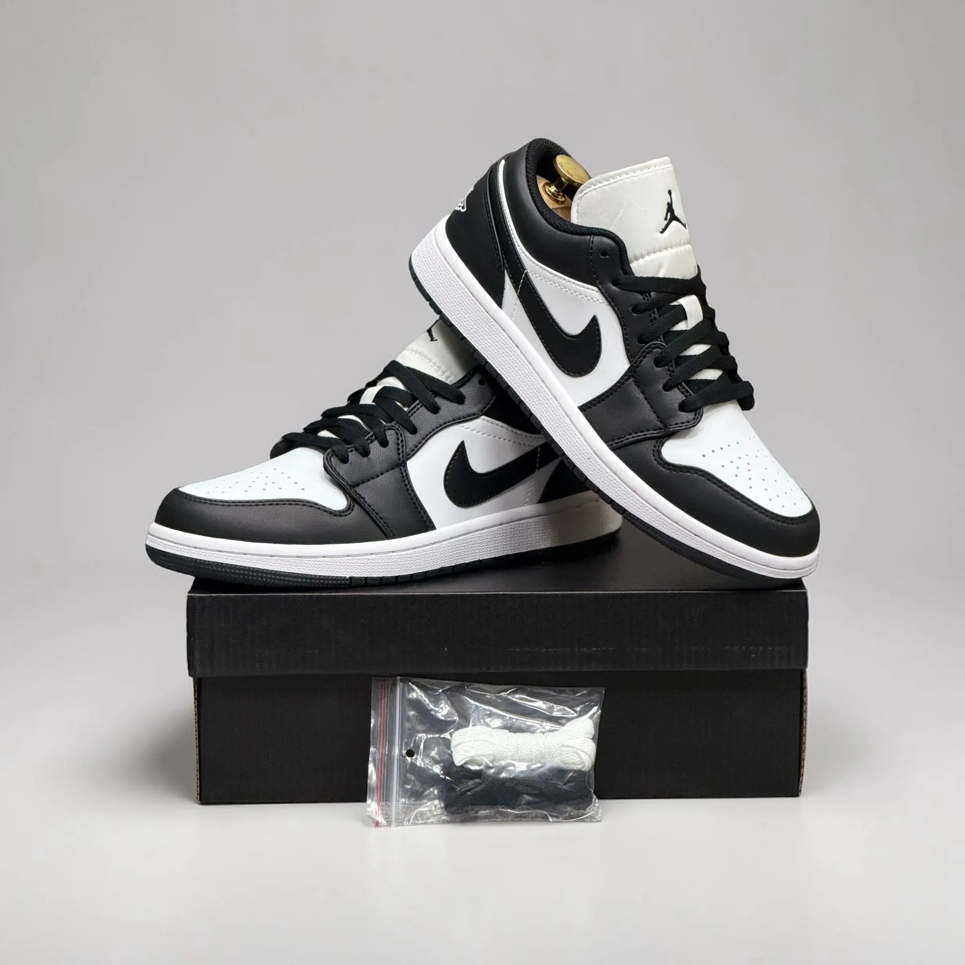 Nike Air Jordan 1 - миниатюра 2