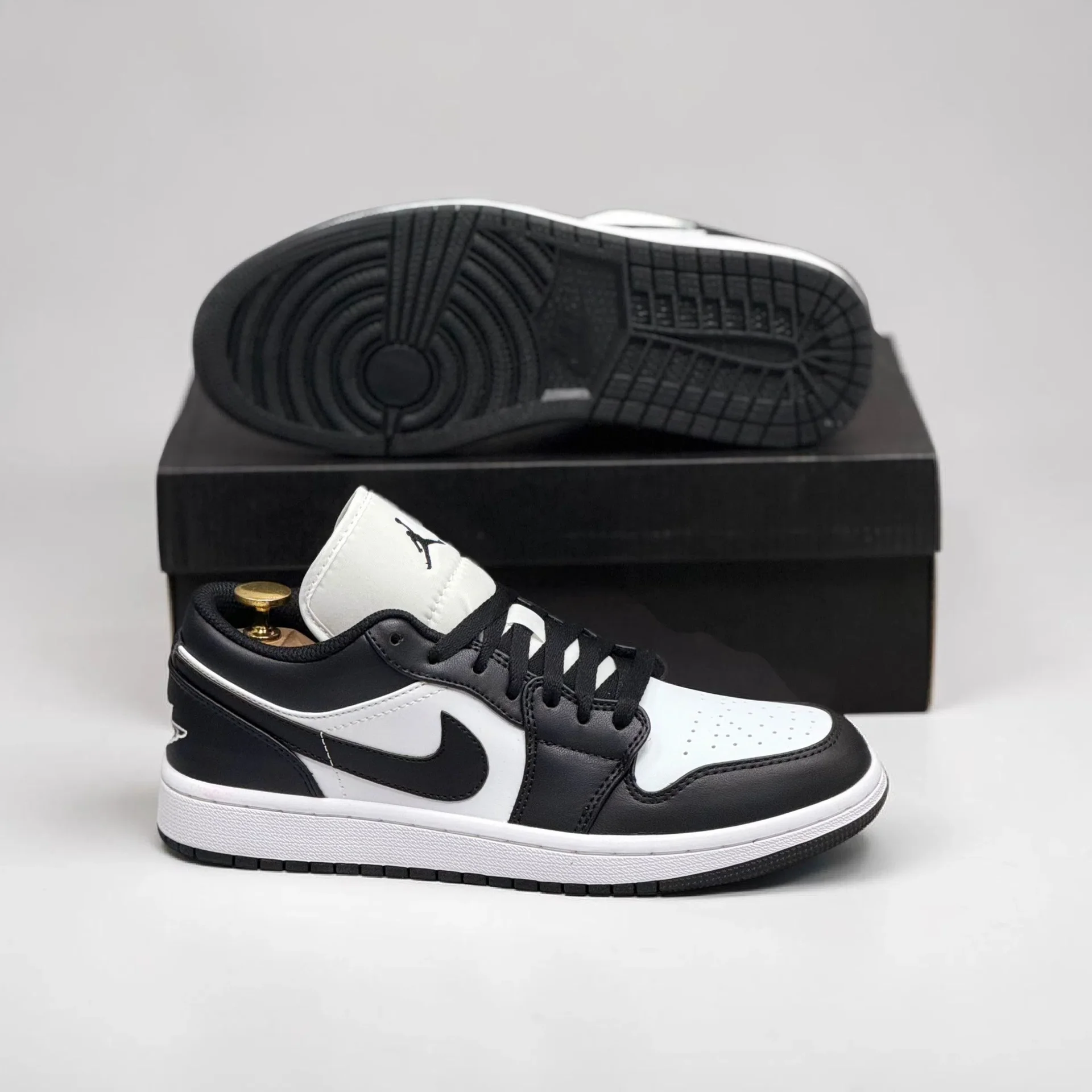 Nike Air Jordan 1 - миниатюра 3