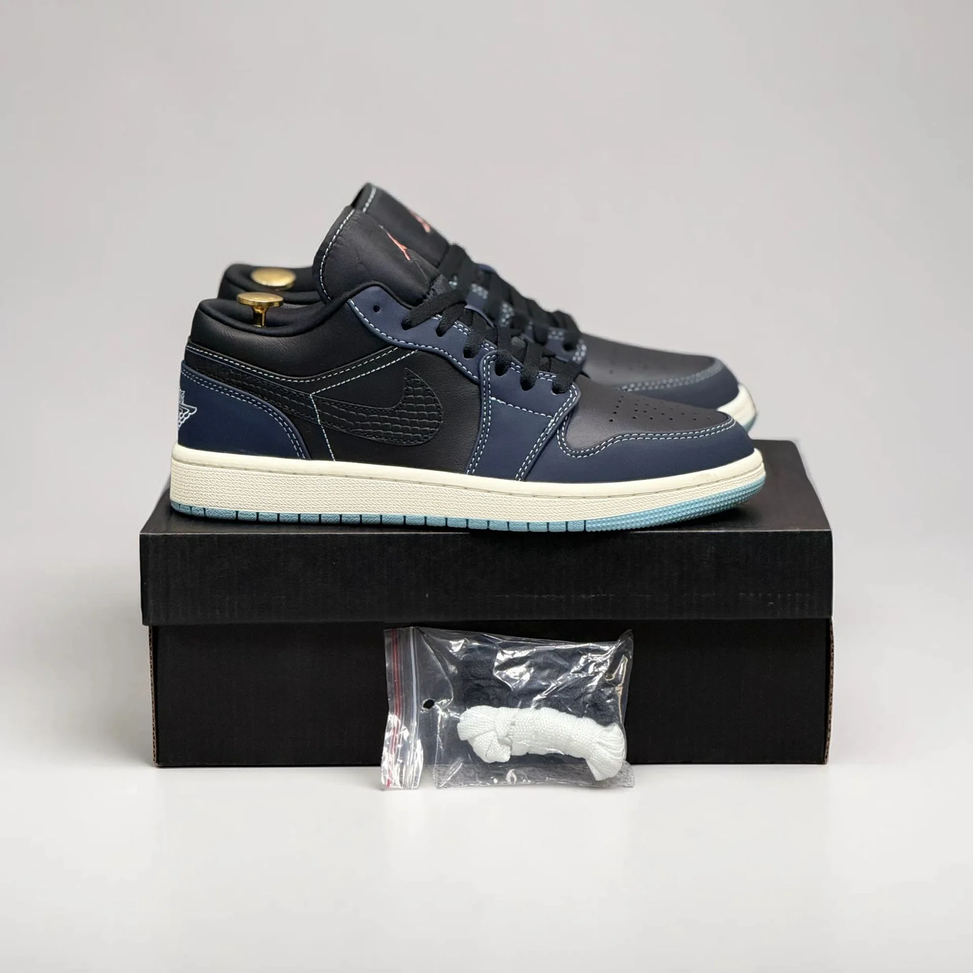 Nike Air Jordan 1 - изображение 1