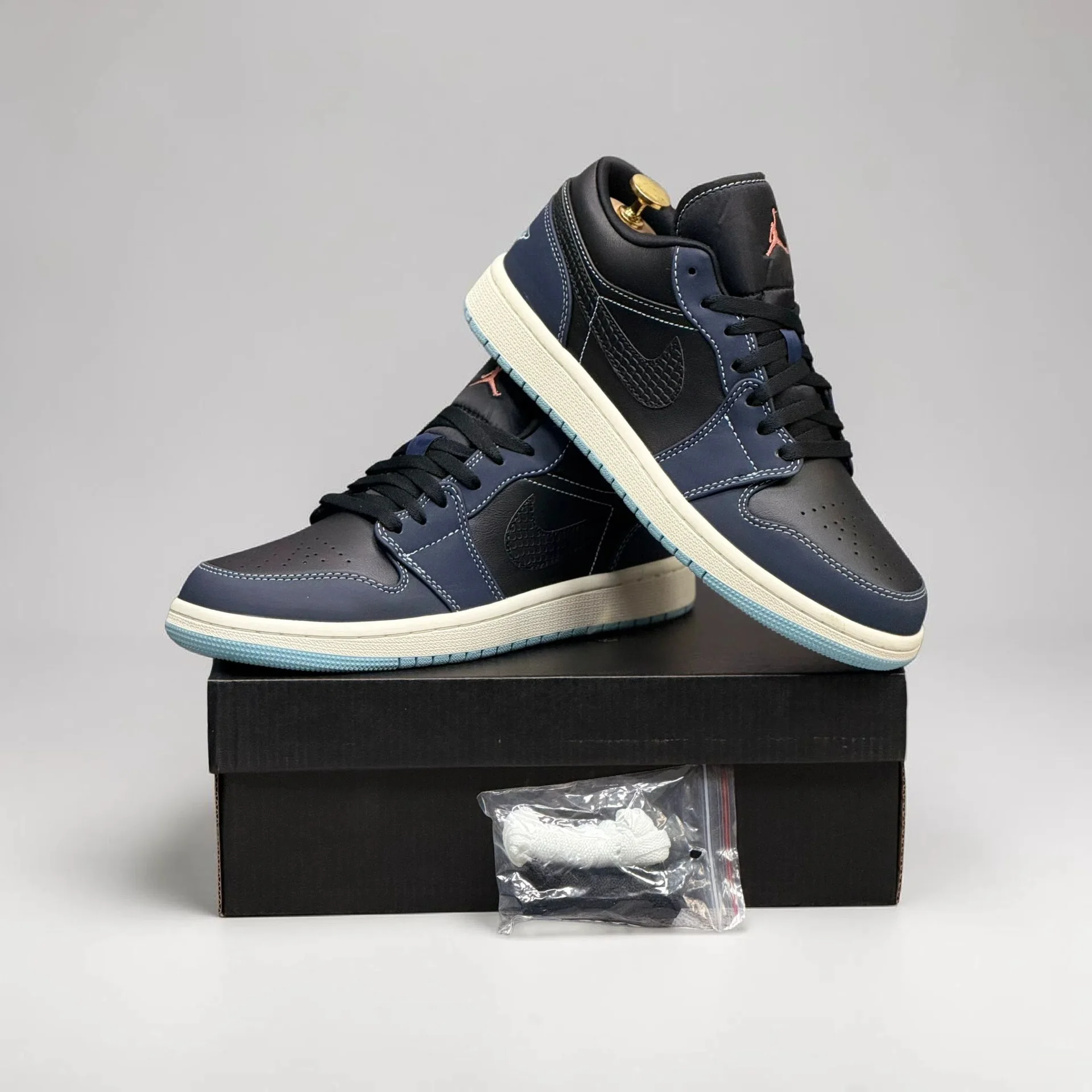 Nike Air Jordan 1 - миниатюра 2