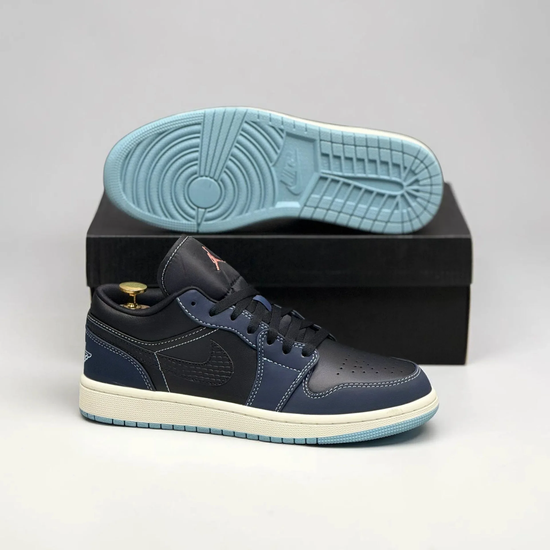 Nike Air Jordan 1 - миниатюра 3