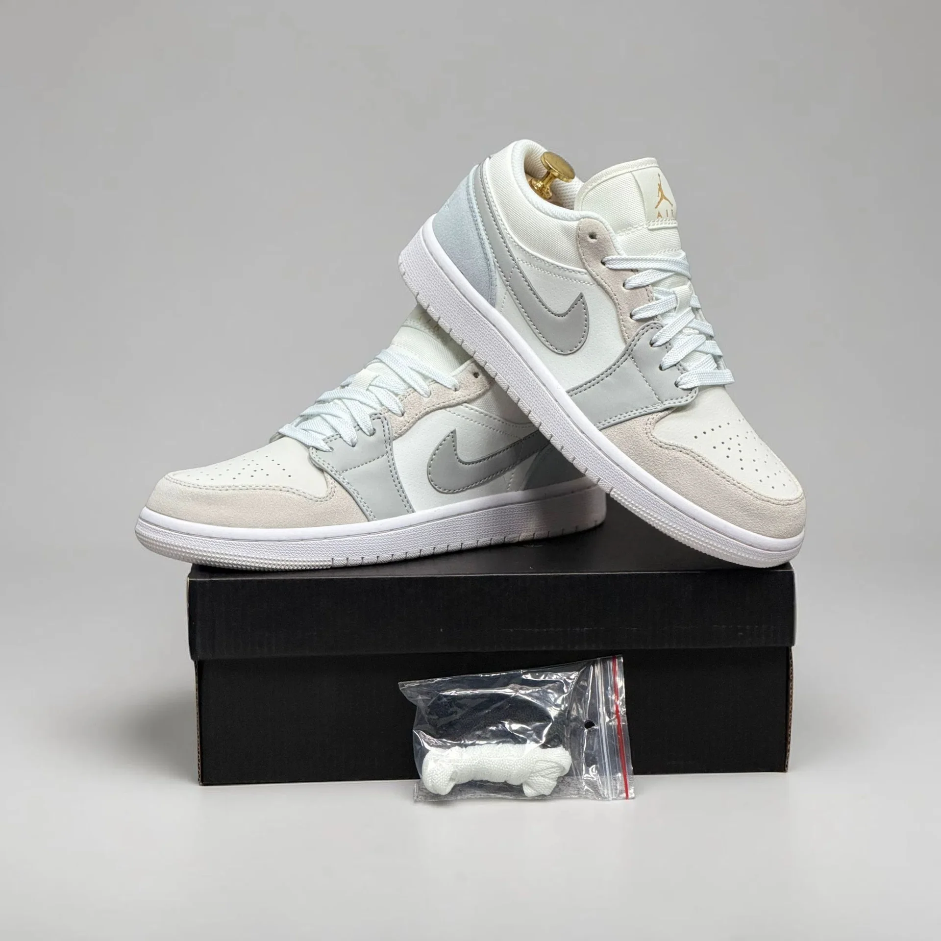 Nike Air Jordan 1 - миниатюра 2