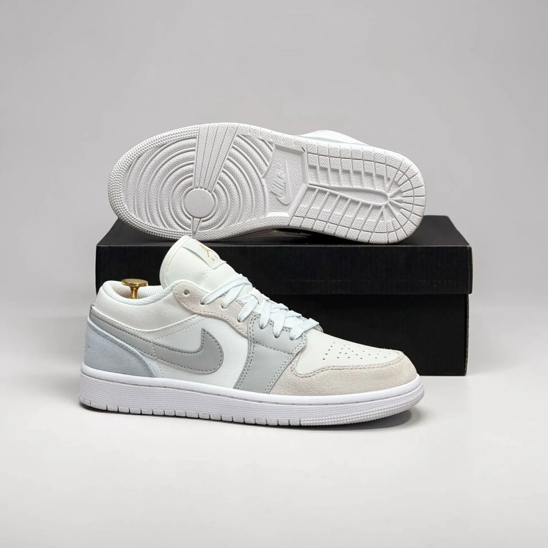 Nike Air Jordan 1 - миниатюра 3