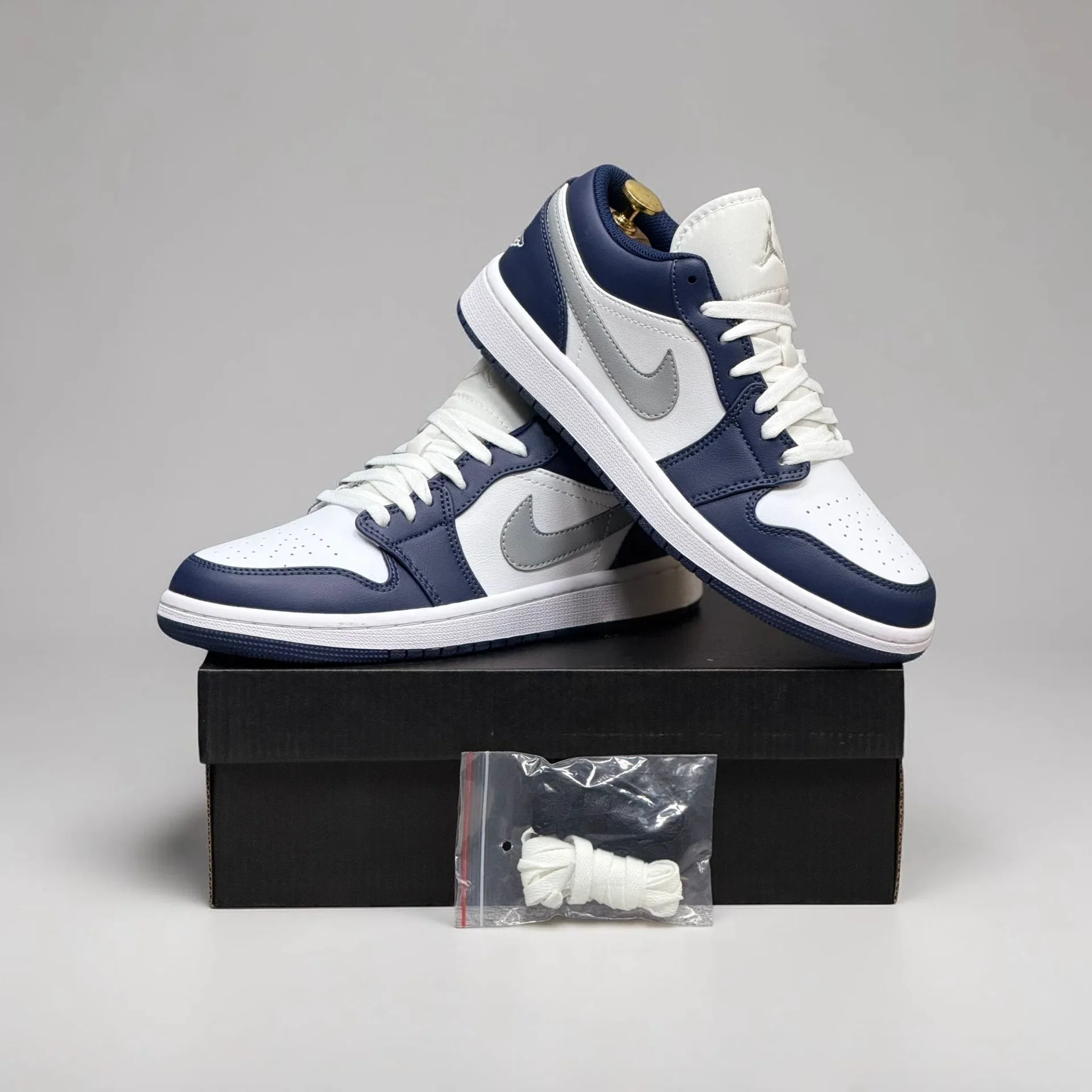 Nike Air Jordan 1 - миниатюра 2