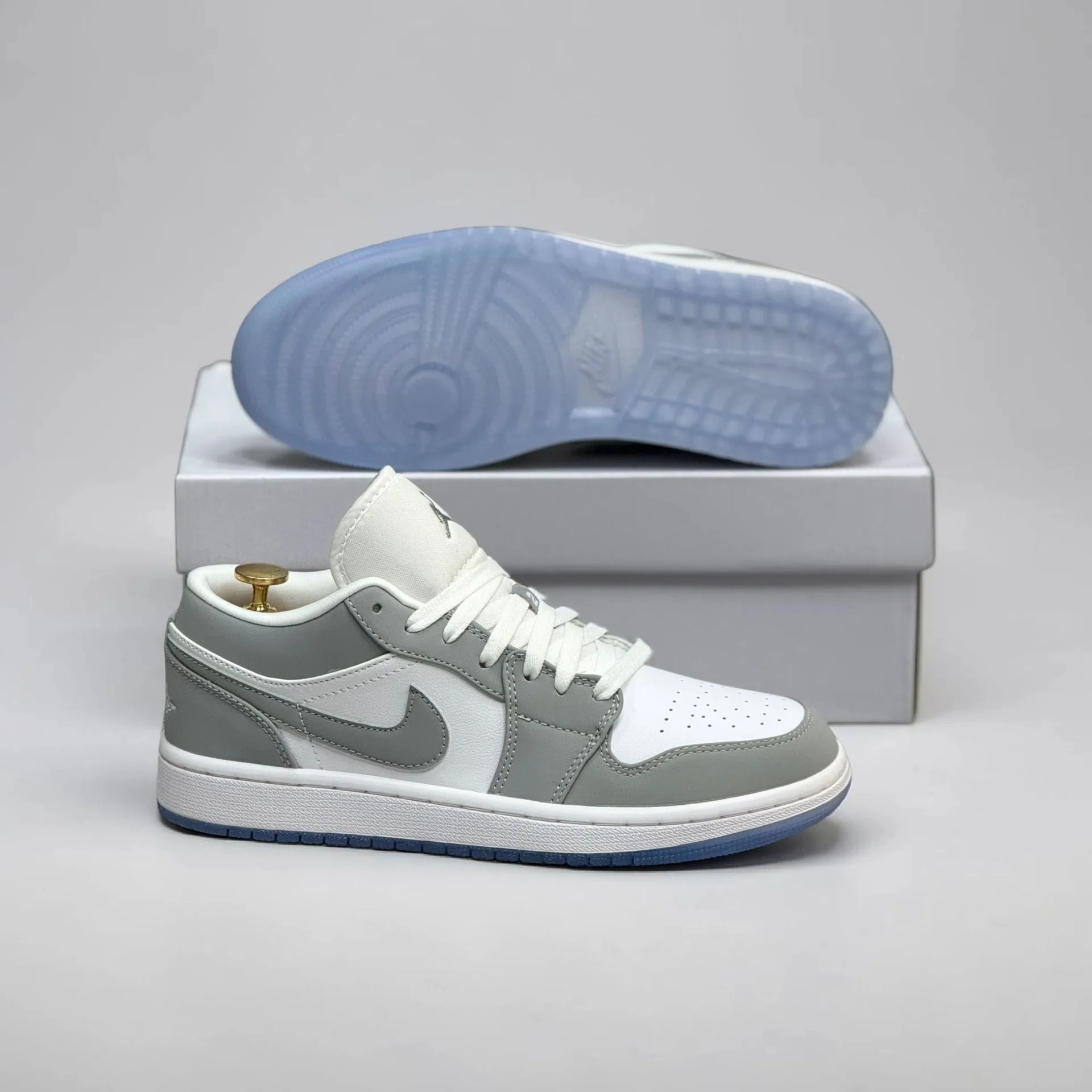 Кроссовки Nike Air Jordan 1 - миниатюра 3