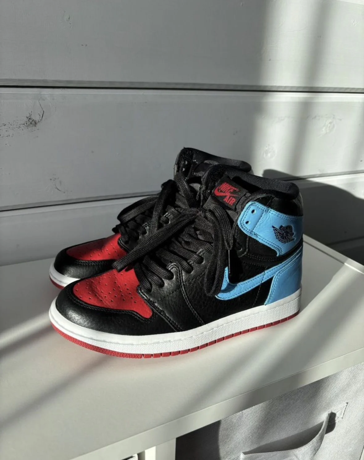 Кроссовки Nike Air Jordan 1 Unc to Chicago - миниатюра 2