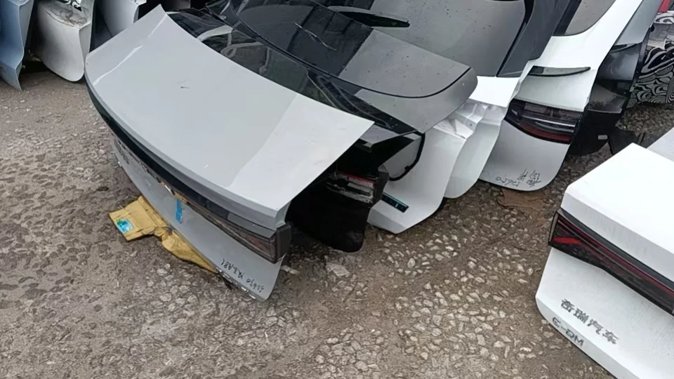 Крышка багажника в сборе Chery Arrizo 8 - миниатюра 2