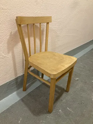 Стул деревянный