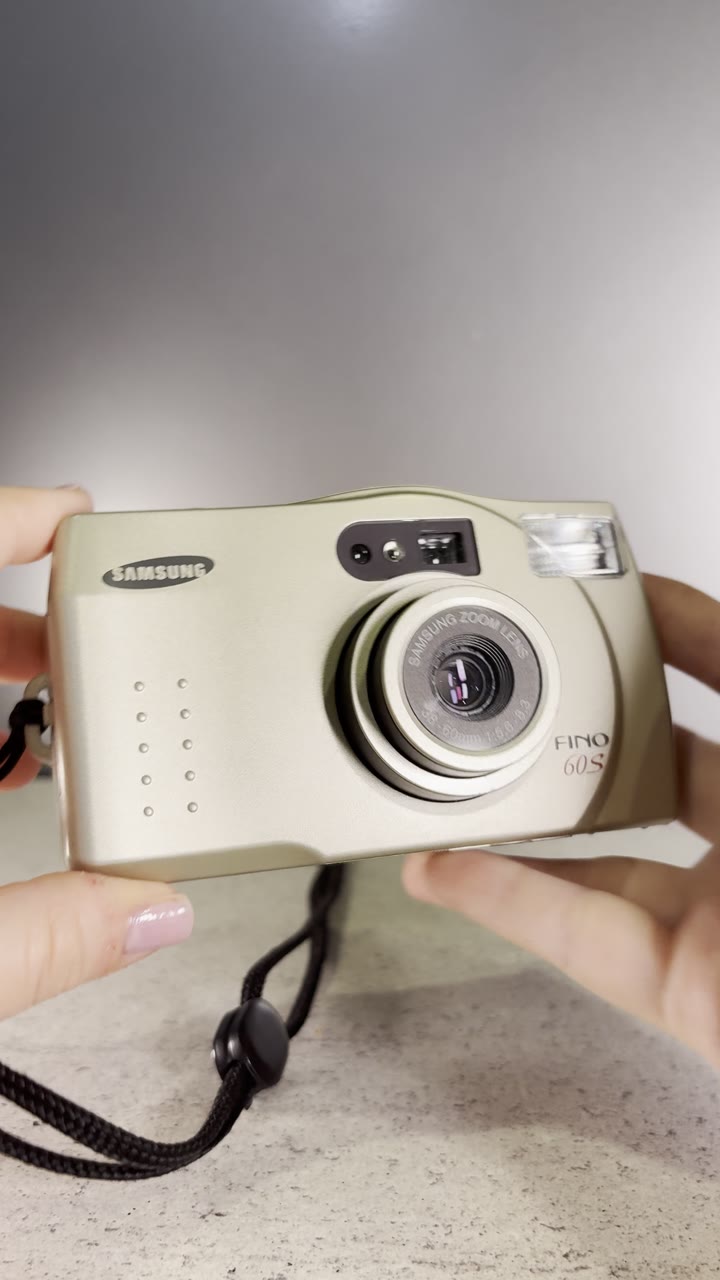 Samsung Fino 60S (date) Пленочный фотоаппарат - видео 6