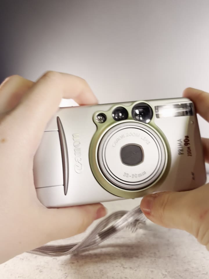 Canon Prima Zoom 90u - Пленочный фотоаппарат - видео 6