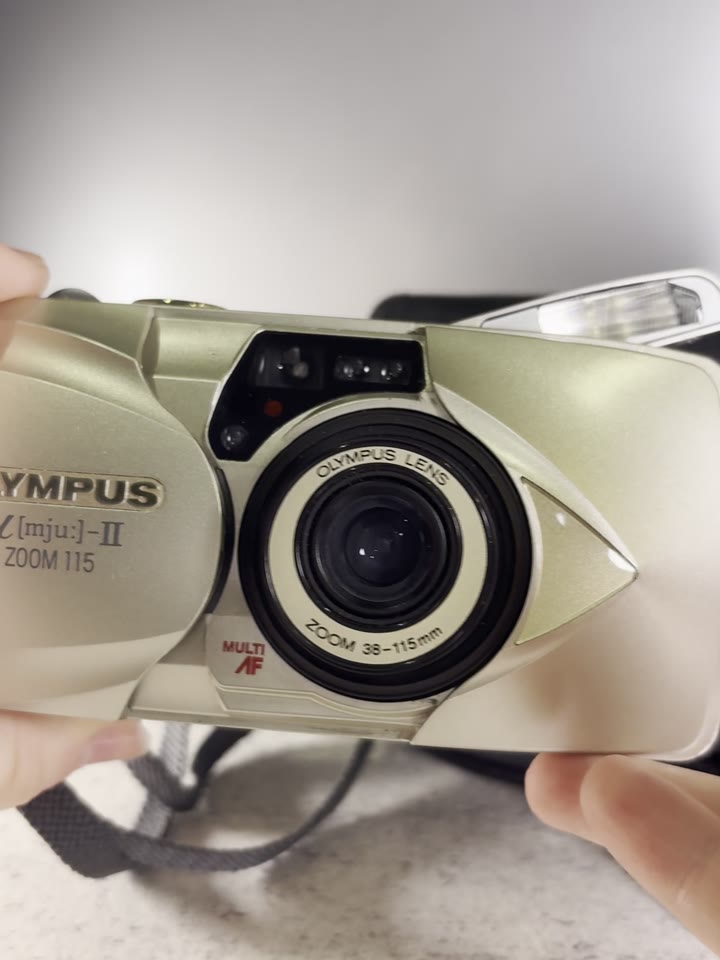 Olympus Mju II zoom 115 Пленочный фотоаппарат - видео 6