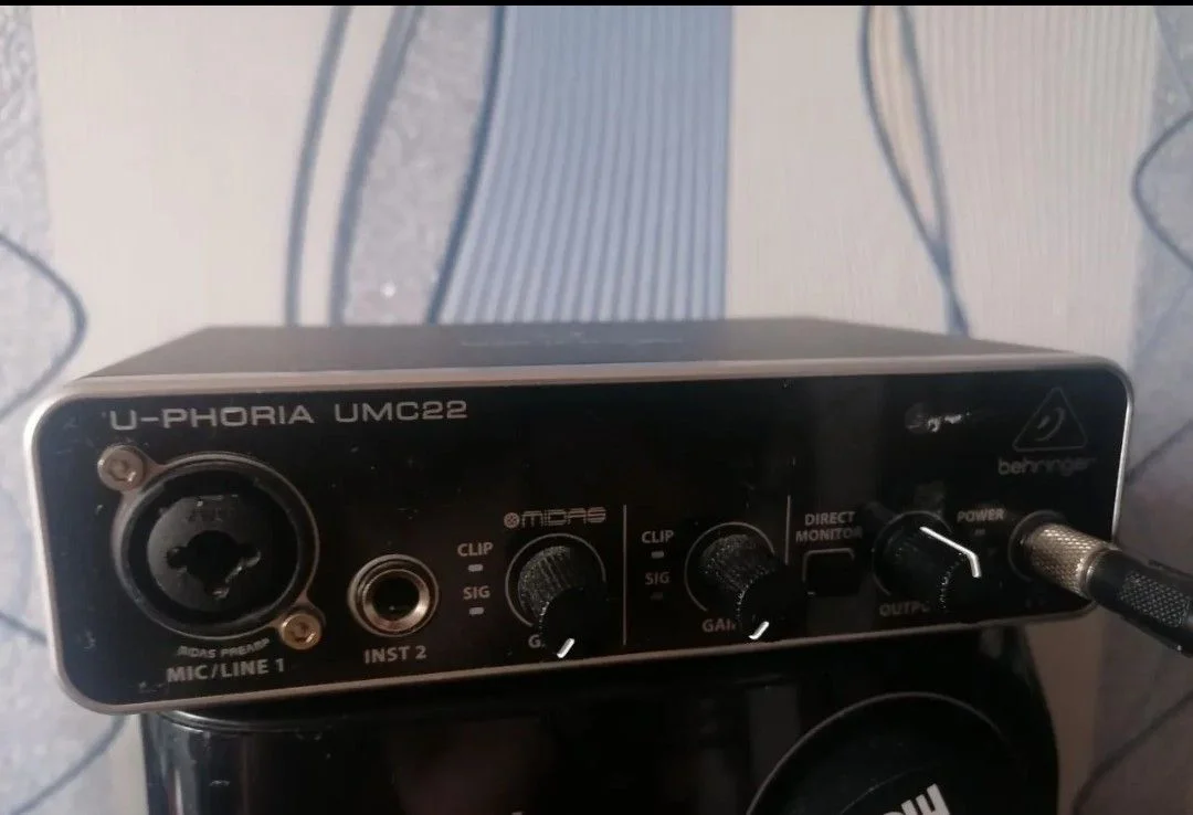 звуковая карта behringer u-phoria umc22 - миниатюра 2