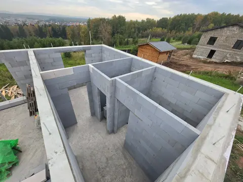 Кладка газобетона + армопояс, перегородки.