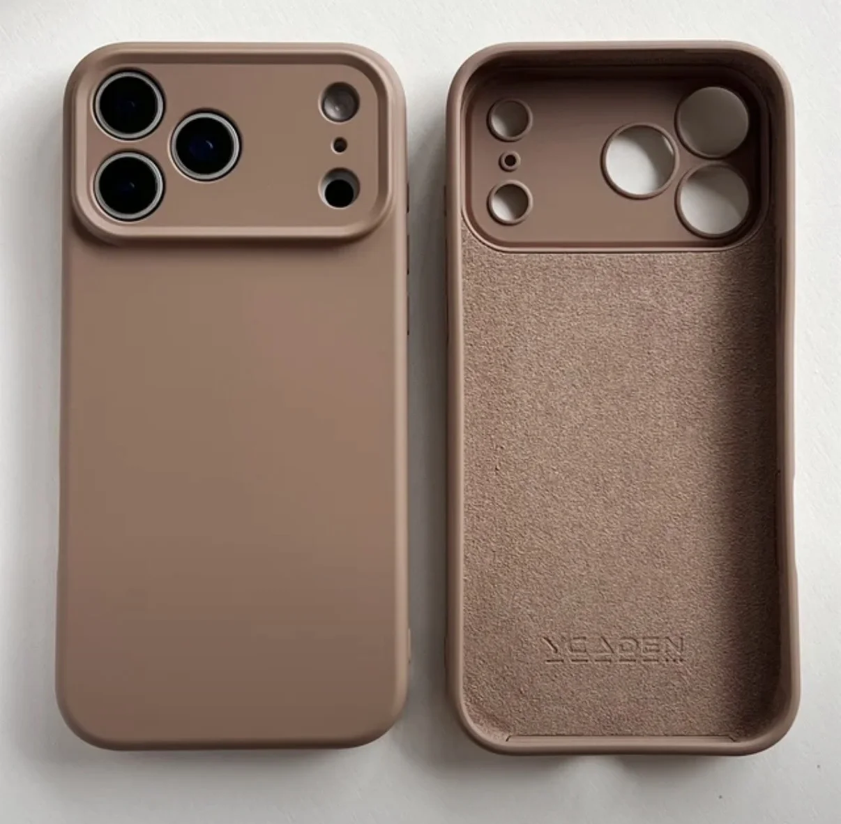 Силиконовый чехол на iPhone 17 PRO - изображение 1