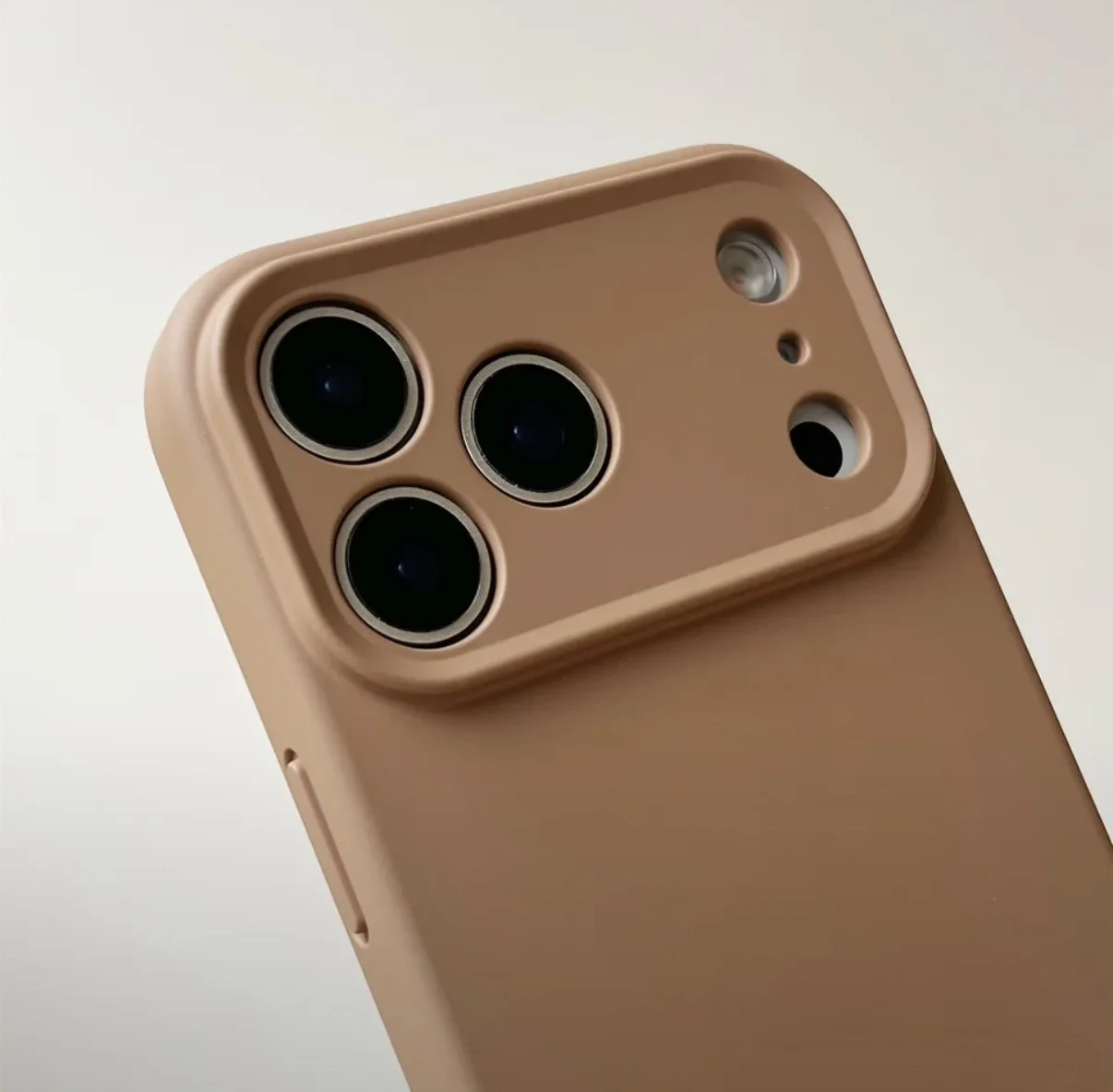 Силиконовый чехол на iPhone 17 PRO - миниатюра 2