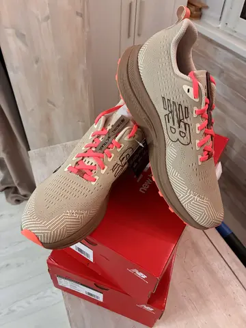 Кроссовки New Balance Fuelcell