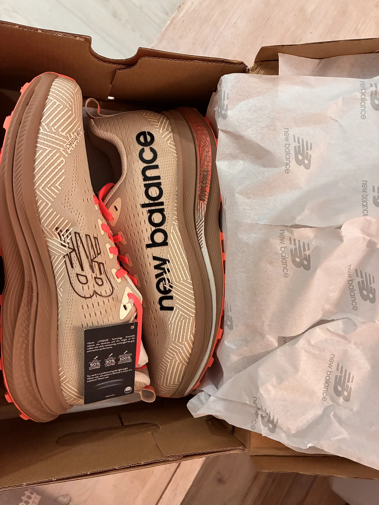 Кроссовки New Balance Fuelcell - миниатюра 2