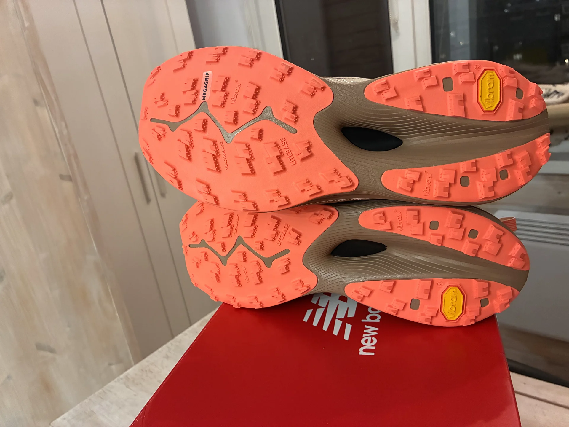 Кроссовки New Balance Fuelcell - миниатюра 5