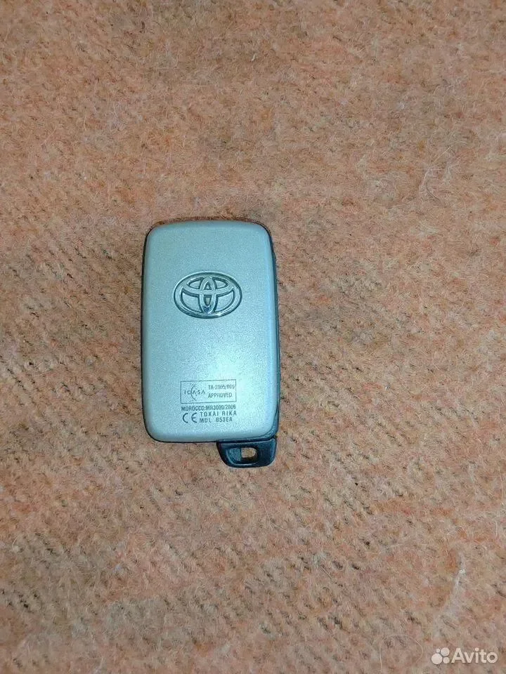 Смарт ключ toyota land land cruiser 200 - миниатюра 2