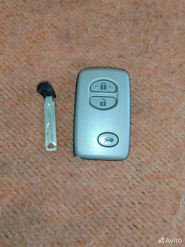 Смарт ключ toyota land land cruiser 200 - миниатюра 3