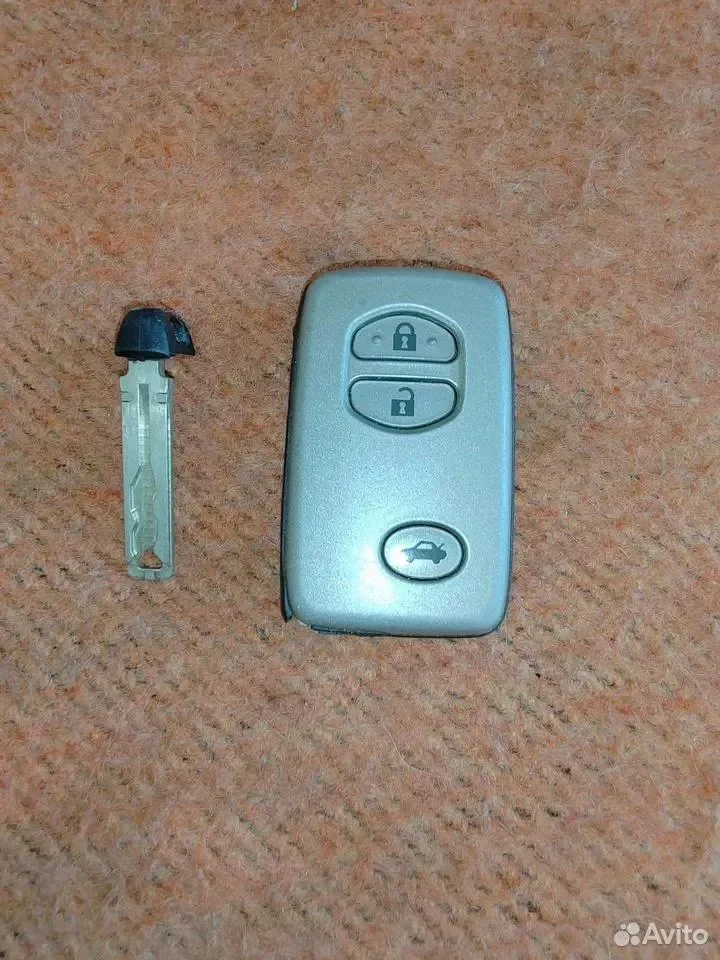 Смарт ключ toyota land land cruiser 200 - миниатюра 4