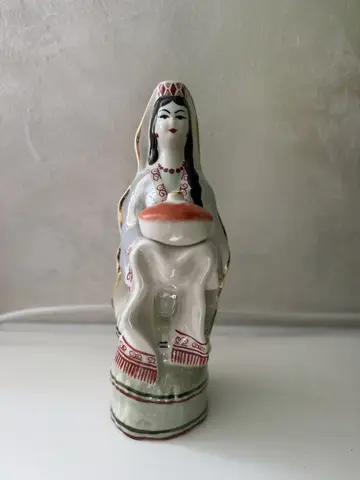 Статуэтка «Башкирка с караваем СССР»