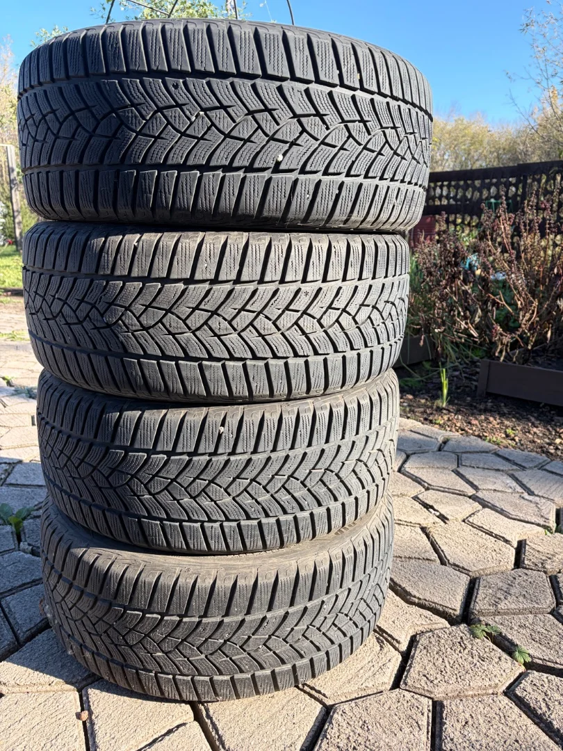 Зимние шины Goodyear 225/45/18 - изображение 1