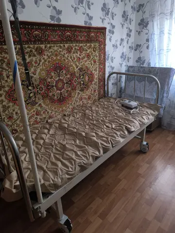 кровать для лежачих больных.