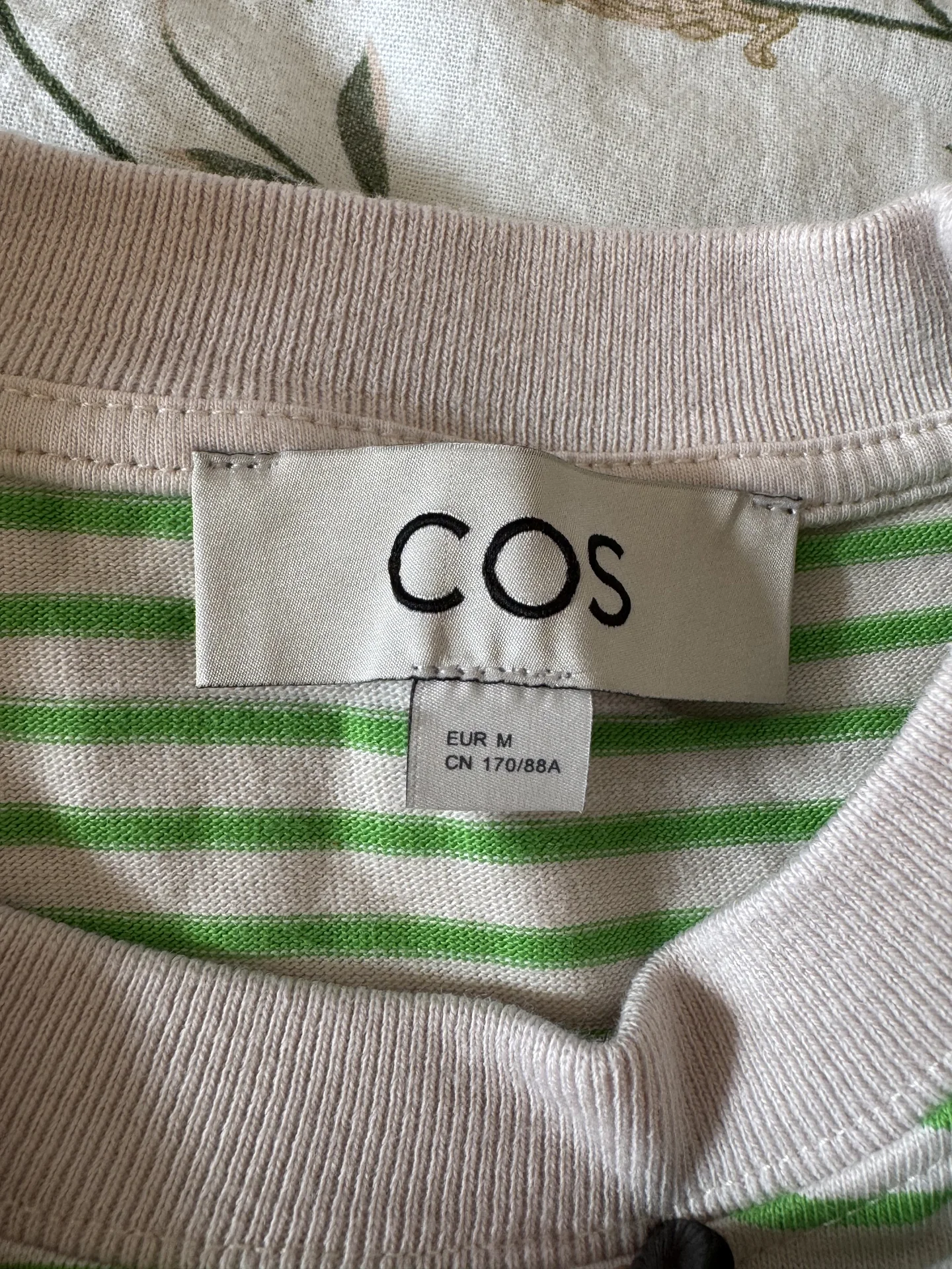 футболка cos - миниатюра 3