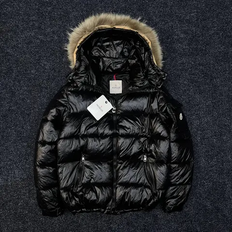 Пуховик Moncler