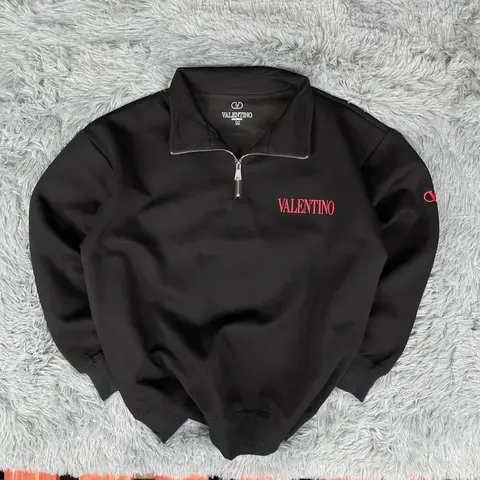 Valentino — чёрная кофта