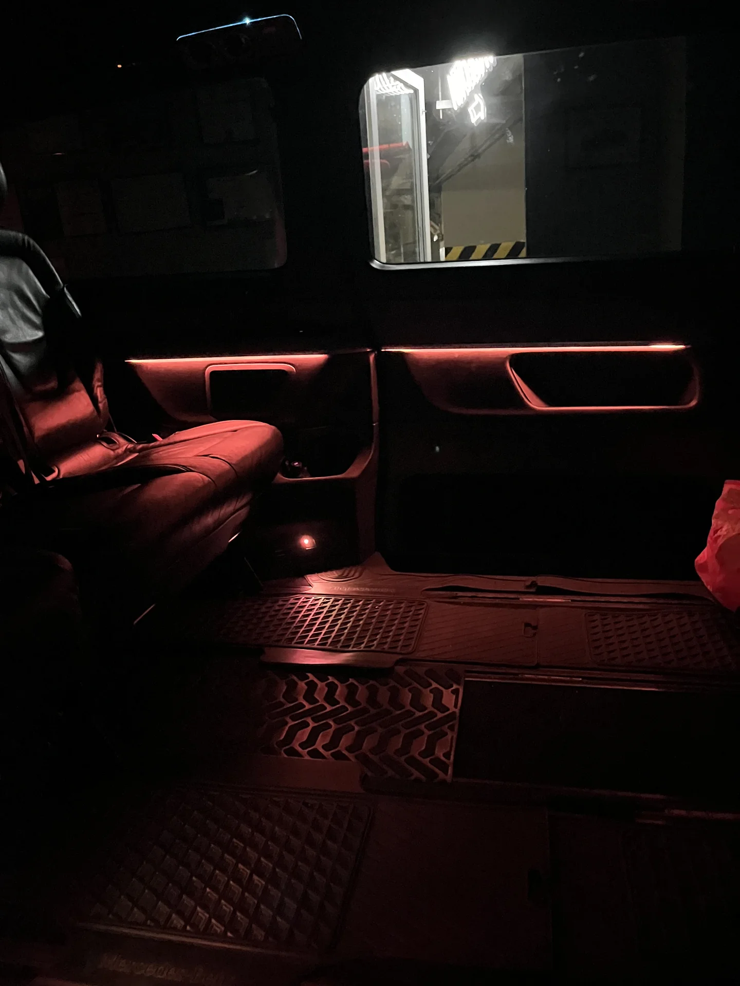 установка контруной подсветка в авто - миниатюра 4