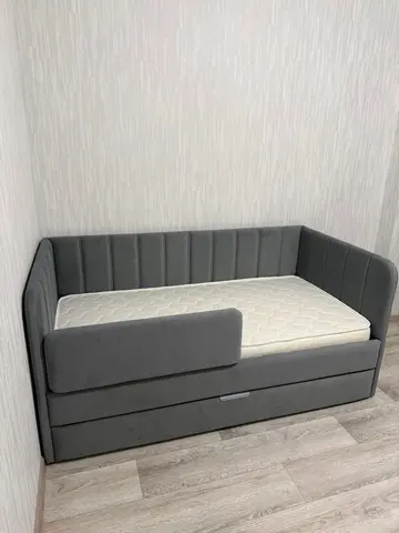 Детская кровать мягкая 80 160