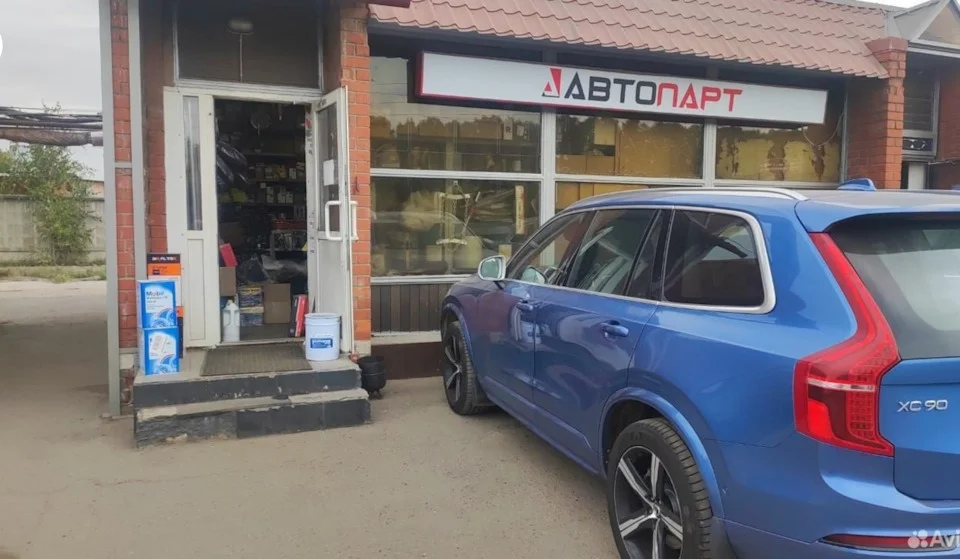 Патрубок интеркулера нижний левый Volvo D4204T23 - миниатюра 3