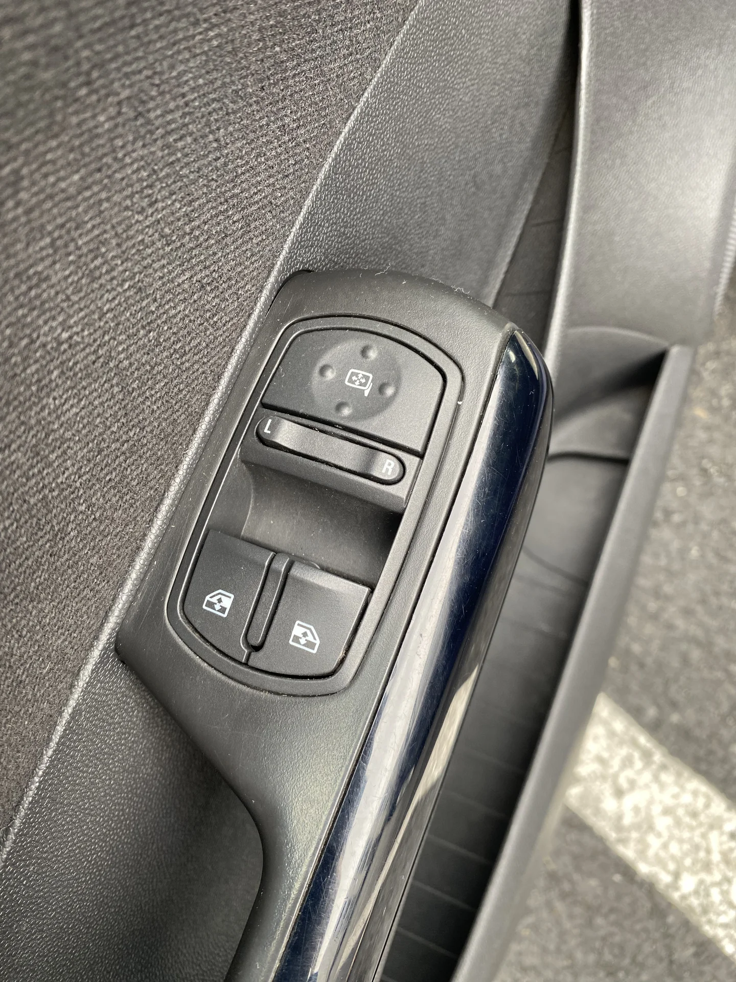 Opel Corsa,2012 - миниатюра 17