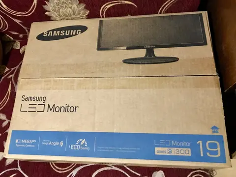 Монитор компьютерный Samsung 19 дюймов LED новый