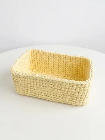 Вязаная корзина