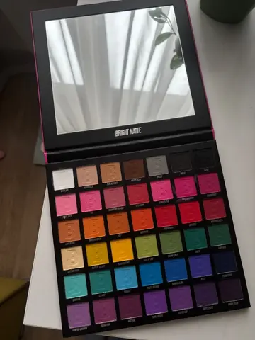 Палетка Beauty Bay Bright Matte 42