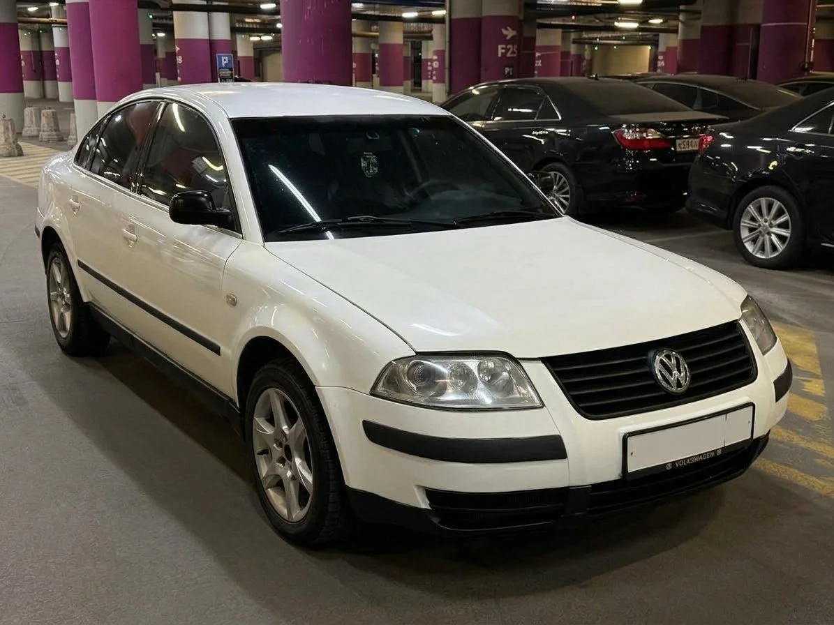 VOLKSWAGEN PASSAT B5 РЕСТАЙЛИНГ 2.0 БЕНЗ MT - изображение 1