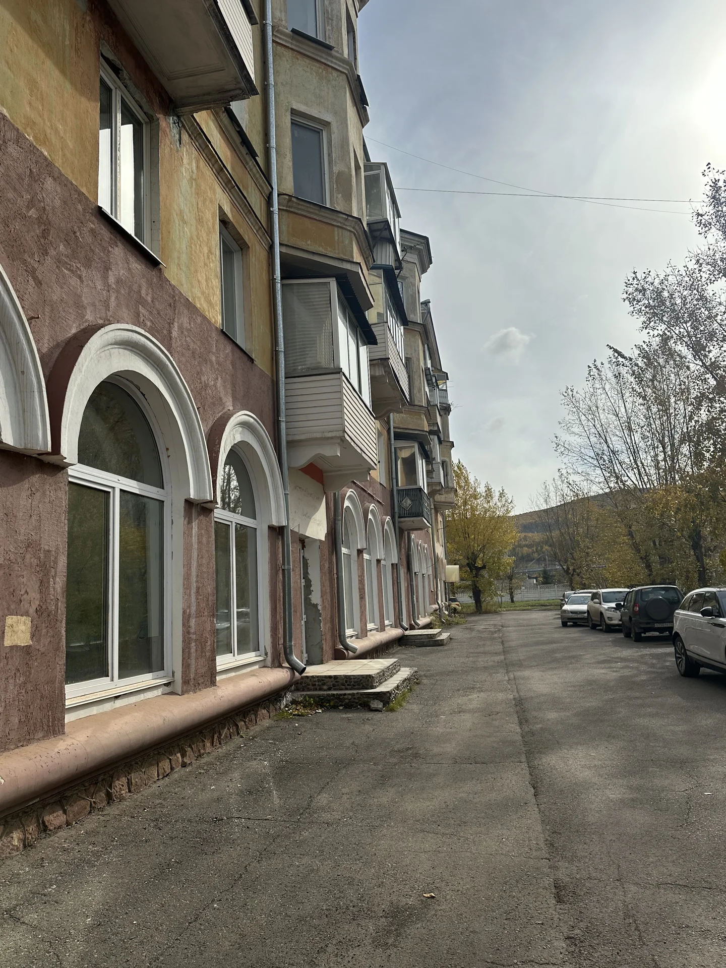 Аренда под магазин 117 м. потолки 4м. витражи. - миниатюра 6